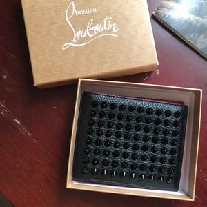 Christian louboutin wallet comes with box.